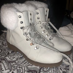 Off white boots with fur worn once